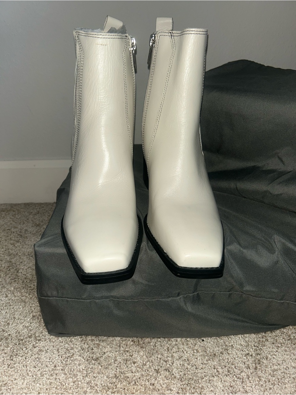 NEW Vince Camuto Sojetta Bootie White Leather Chelsea Ankle Boot Sz 8.5 - Picture 12 of 13